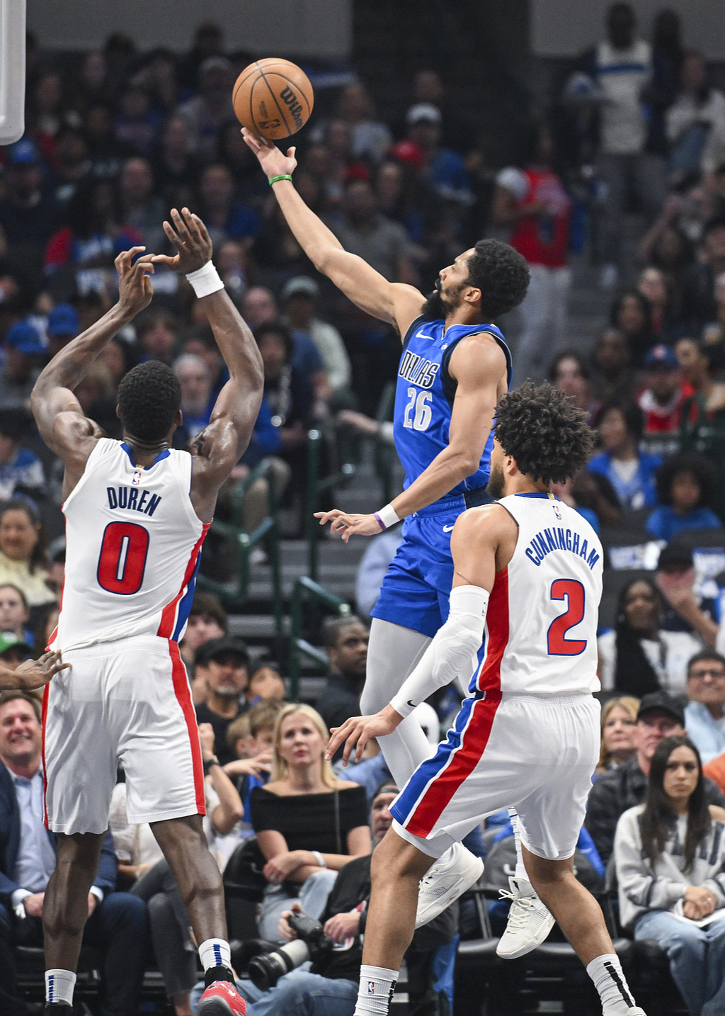 lol补丁下载-关于达拉斯独行侠发布备战花絮，冲刺阶段门线救险，NBA季后赛任务艰巨，轮换策略成焦点的信息