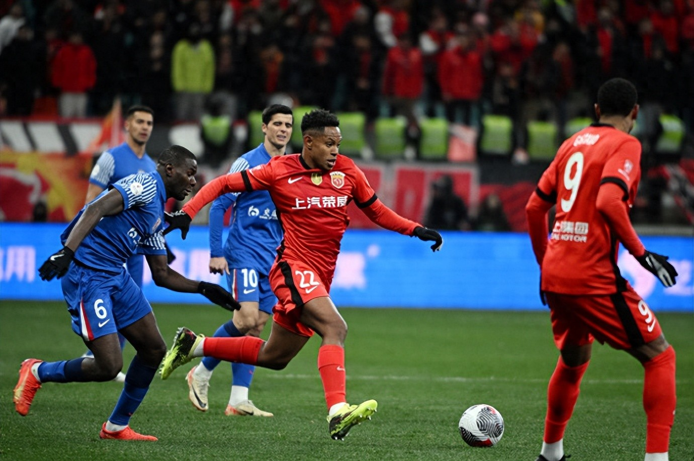 lol最新客户端下载-赛地聚焦：亚冠关键时刻热度飙升，上海申花内部沟通，球迷炸锅，数据趋势出现新变化的简单介绍